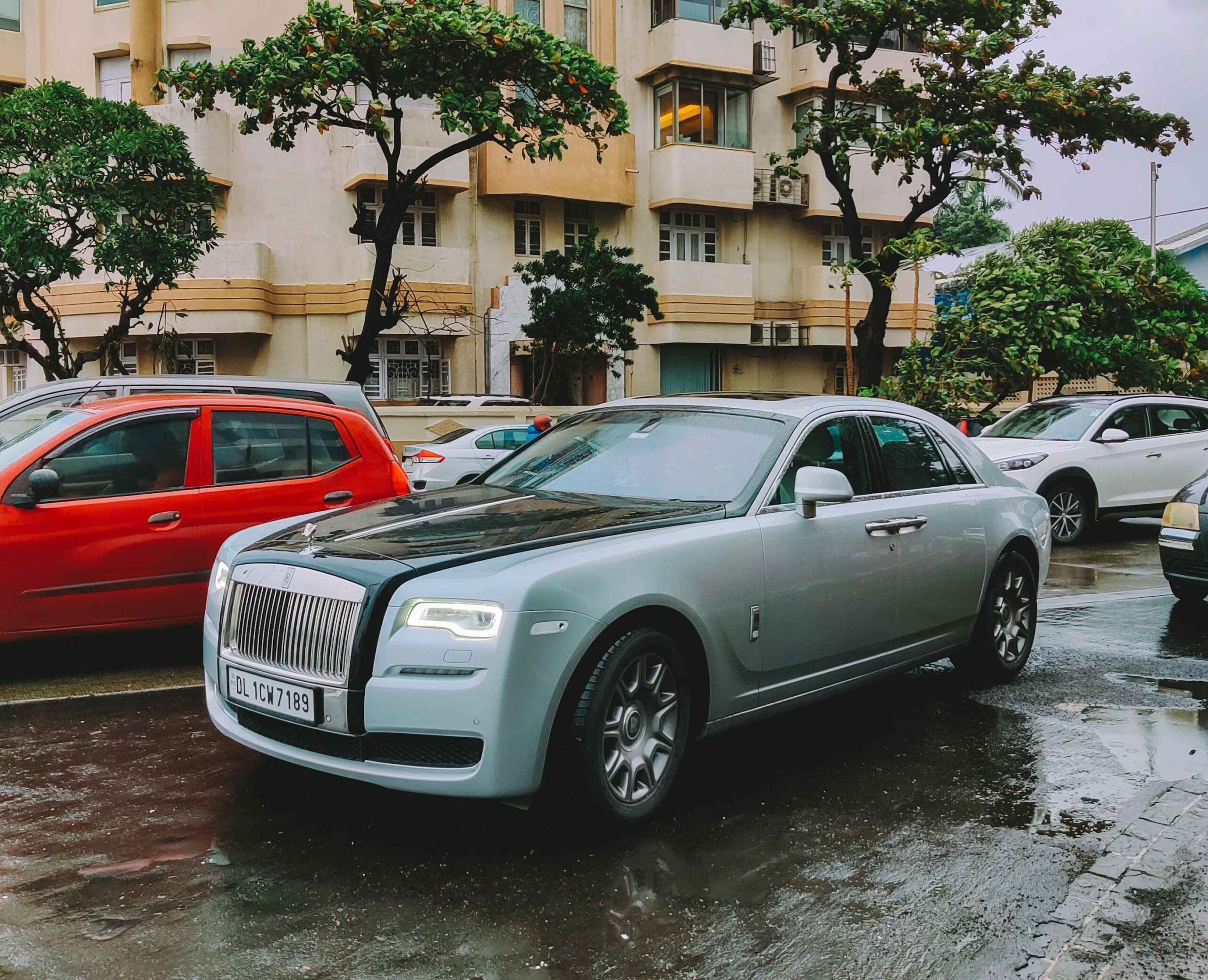 What to Know Before You Hire a Rolls-Royce Ghost in Dubai